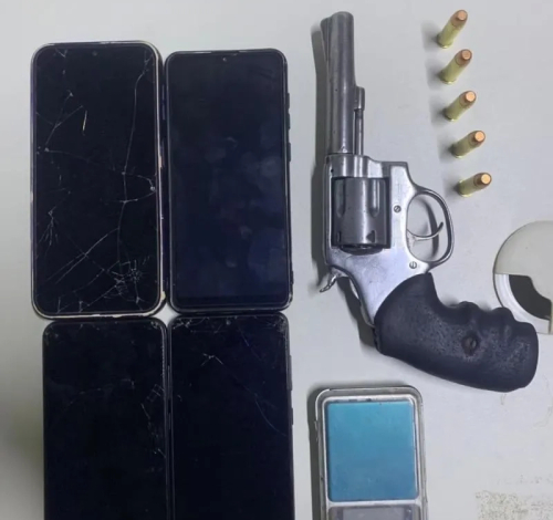 PM apreende armas, drogas e munições, após troca de tiros com mais de dez suspeitos em Ituberá
