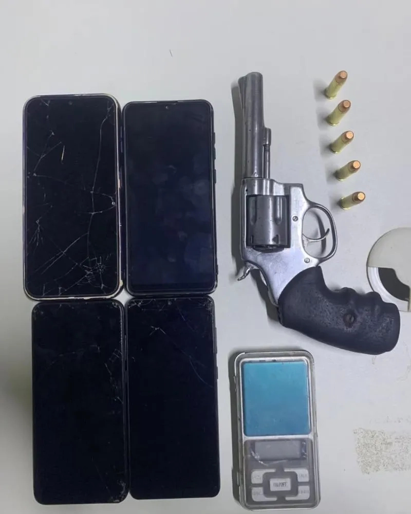 PM apreende armas, drogas e munições, após troca de tiros com mais de dez suspeitos em Ituberá