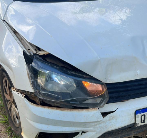 Motorista de van para no meio da pista  e provoca acidente na BA-001, próximo a Valença