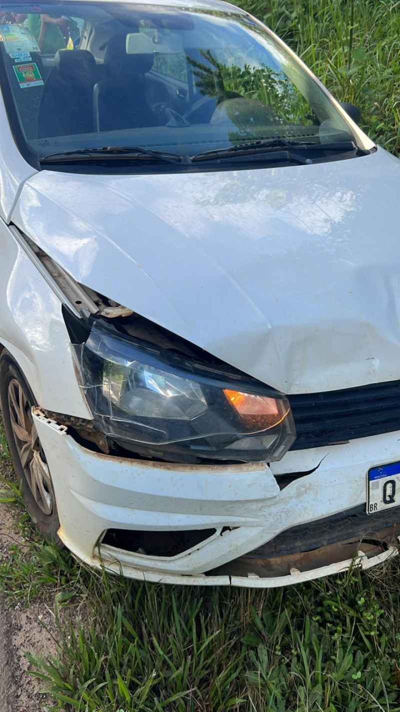 Motorista de van para no meio da pista  e provoca acidente na BA-001, próximo a Valença