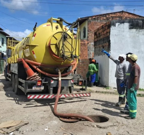 Prefeitura de Valença realiza limpeza e desobstrução de rede de drenagem no bairro da Graça
