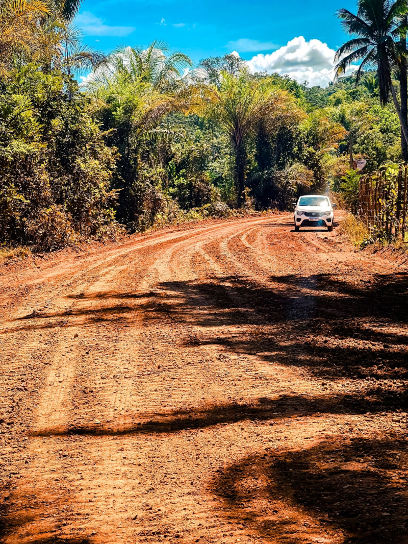 Prefeitura de Nilo Peçanha intensifica recuperação de estradas na zona litorânea