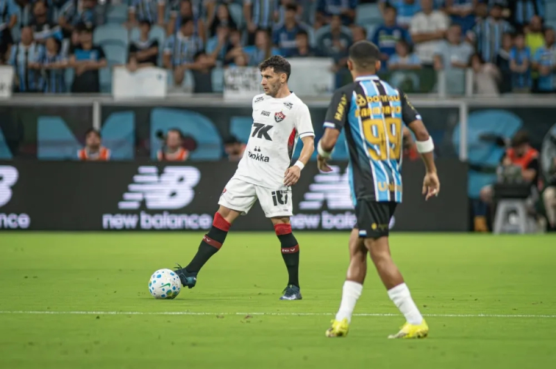 Vitória perde fora de casa e amplia sequência irregular no Brasileirão