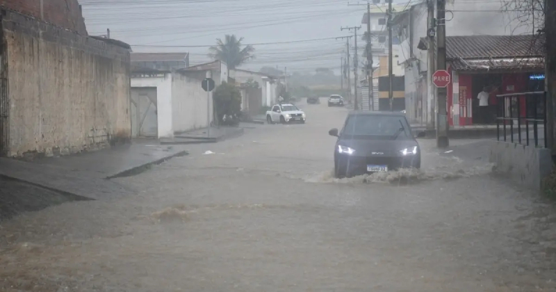Bahia tem mais de 180 cidades sob alerta de chuvas intensas; Inmet prevê risco de alagamentos e ventos fortes