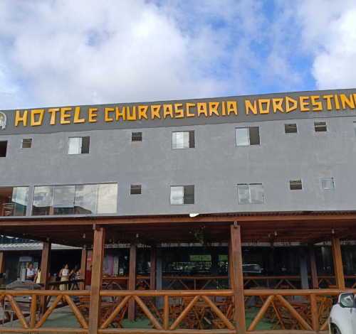 Hotel e Churrascaria Nordestina se destaca como ponto de parada estratégico na BA-001, próximo ao trevo de Nazaré