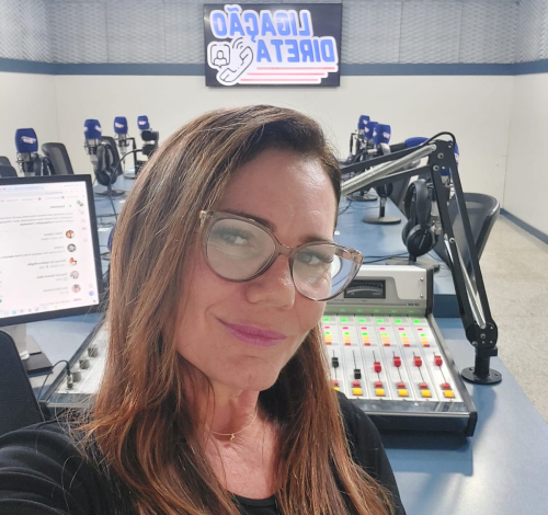 Voz que marcou gerações: Simone Meireles celebra aniversário e 28 anos de história na Valença Fm