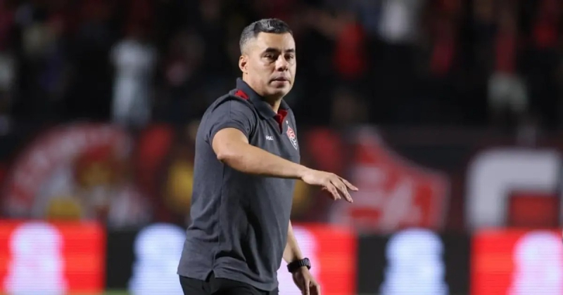 Vitória vence o Internacional no Barradão e Jair Ventura destaca entrega da equipe