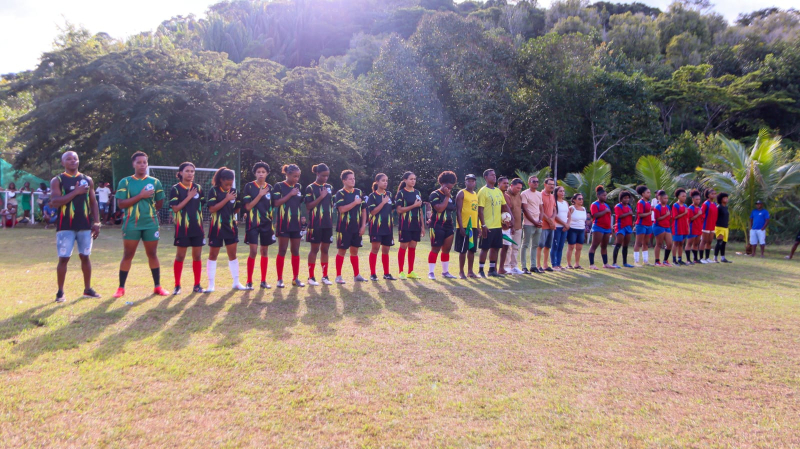 ADELSON DEL DA MARANATA PROMOVE 1º TORNEIO DE FUTEBOL FEMININO EM HOMENAGEM AO DIA DAS MÃES EM NILO PEÇANHA