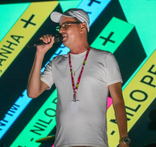 Radialista Victor Santos celebra aniversário e marca trajetória de 30 anos dedicados ao rádio e à publicidade